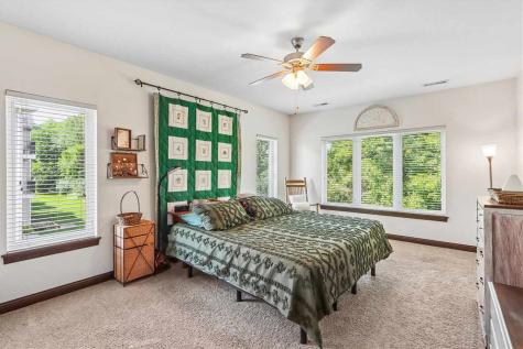 1092 Walnut Avenue Riverside IA 52327