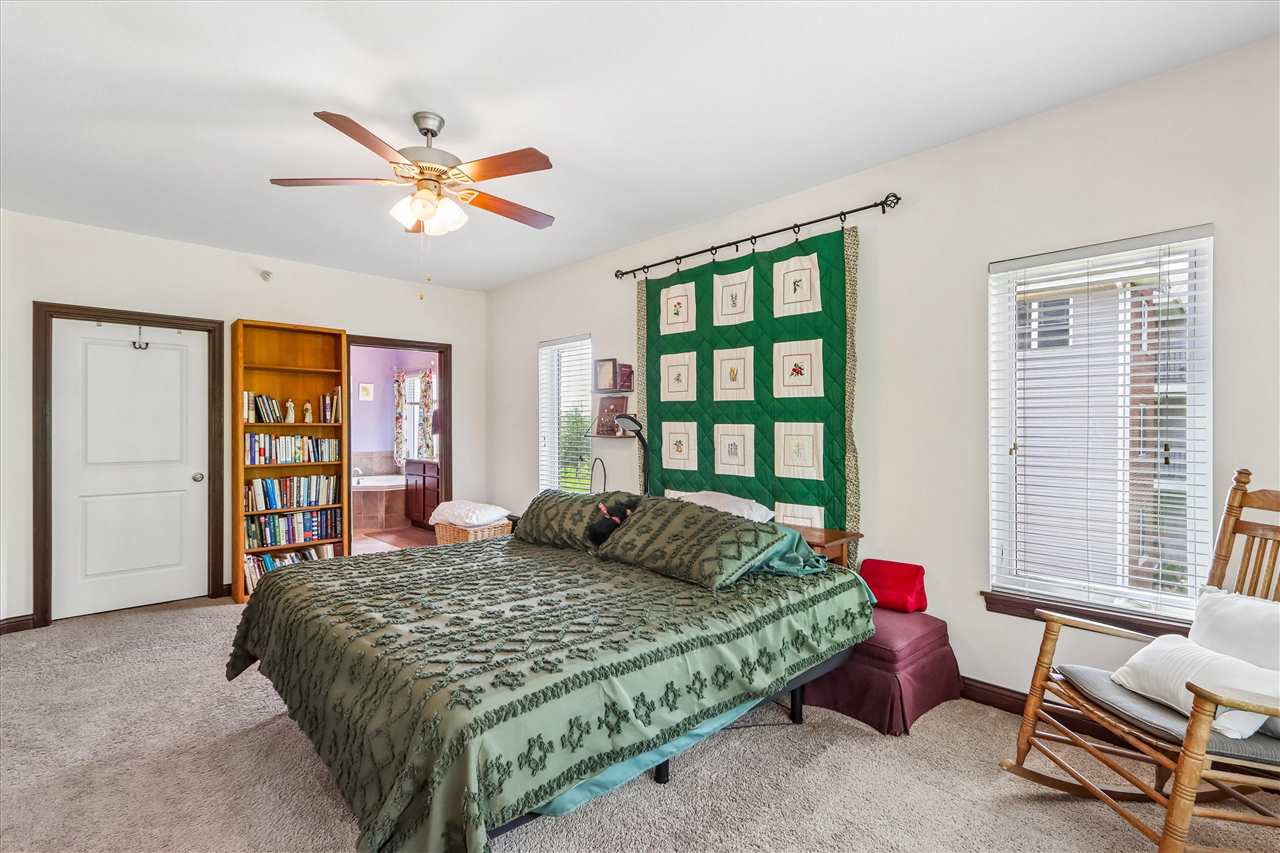 1092 Walnut Avenue Riverside IA 52327