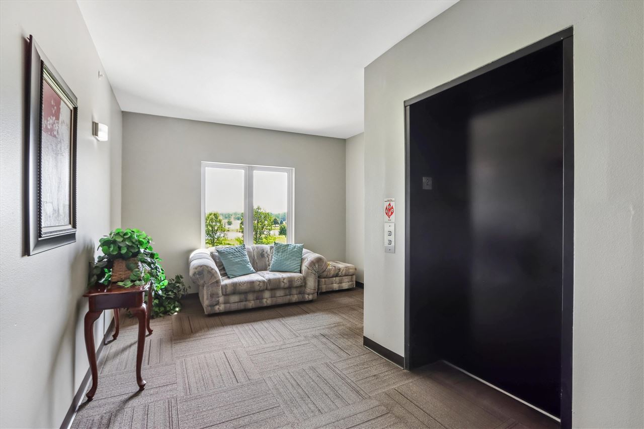 1092 Walnut Avenue Riverside IA 52327