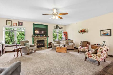 1092 Walnut Avenue Riverside IA 52327