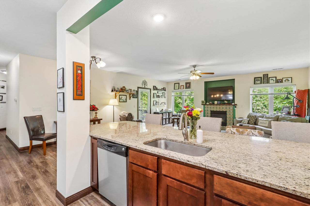 1092 Walnut Avenue Riverside IA 52327
