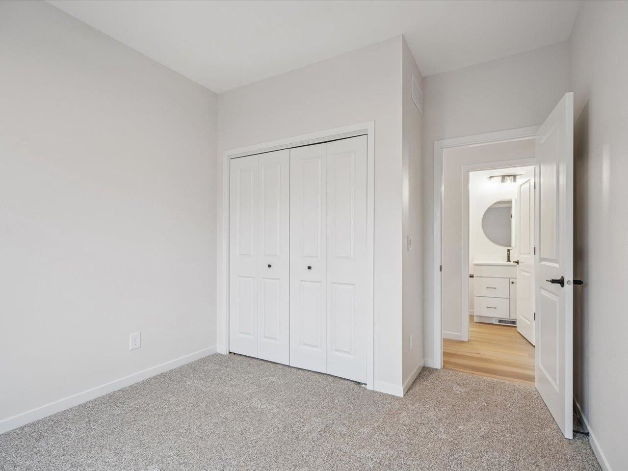 586 Maclan Circle Iowa City IA 52246