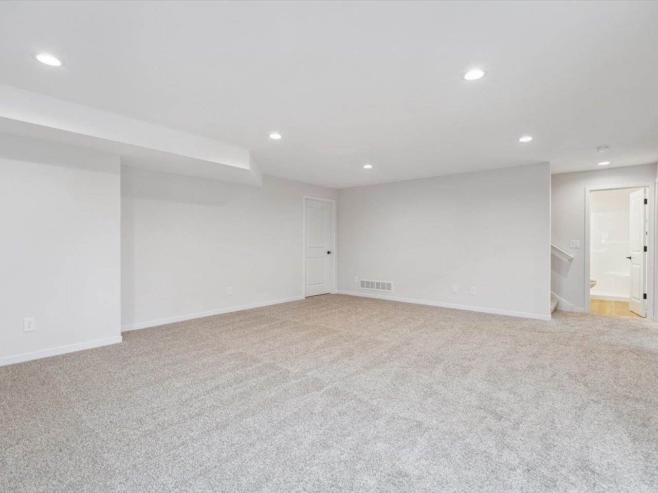 586 Maclan Circle Iowa City IA 52246