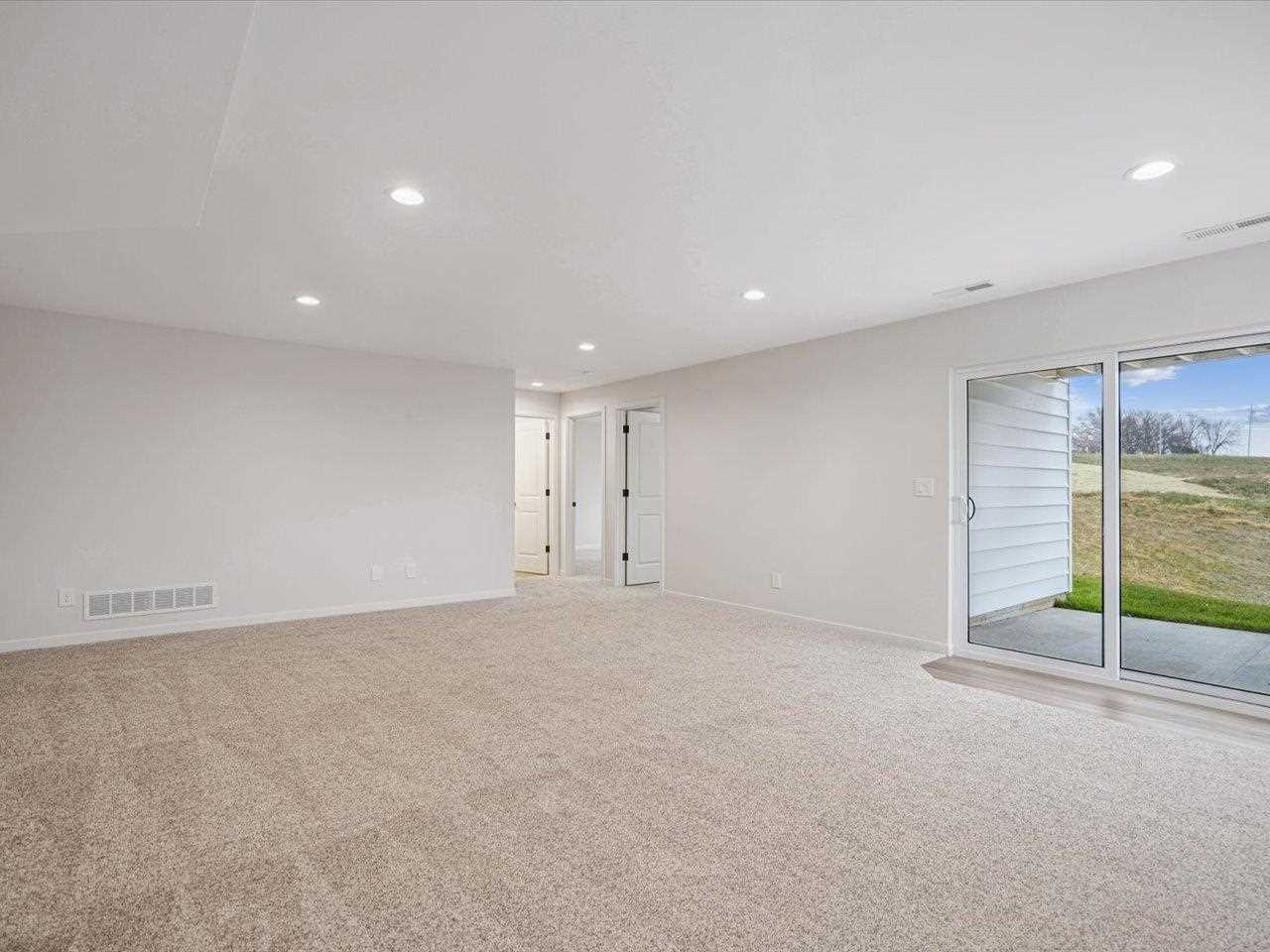 586 Maclan Circle Iowa City IA 52246