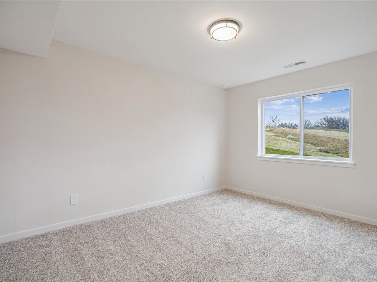 586 Maclan Circle Iowa City IA 52246