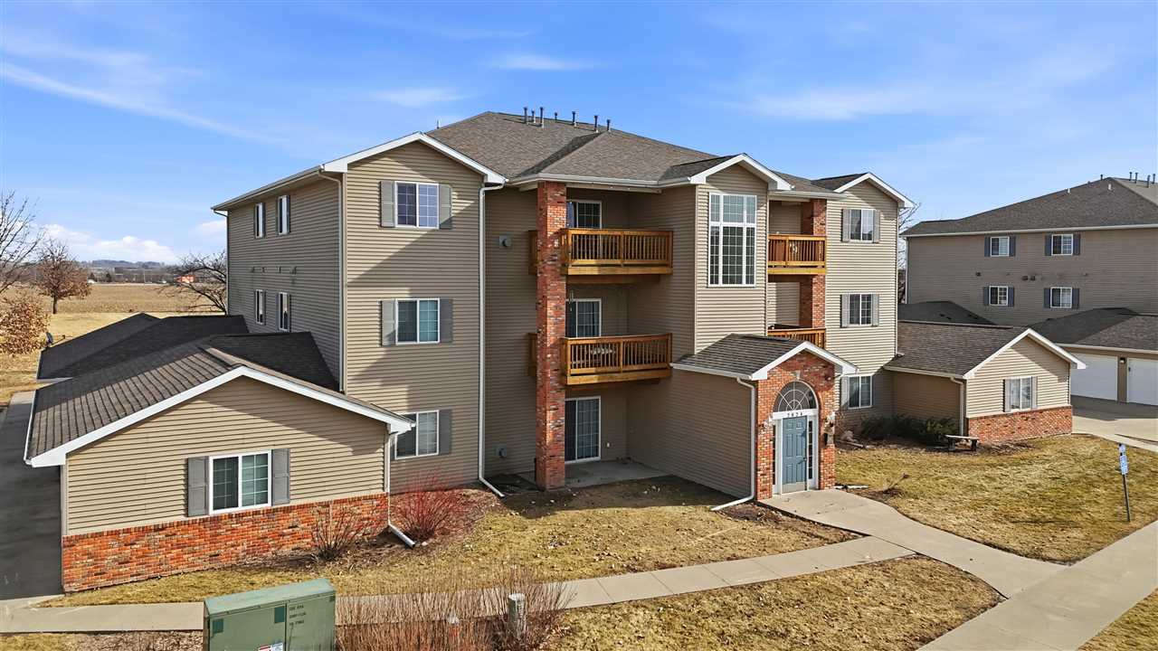 2824 Triple Crown Lane Iowa City IA 52240