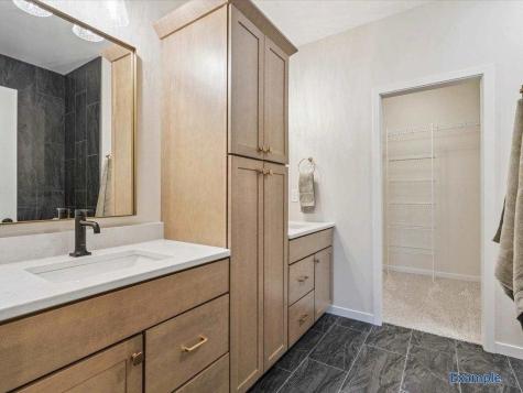 570 Maclan Circle Iowa City IA 52246