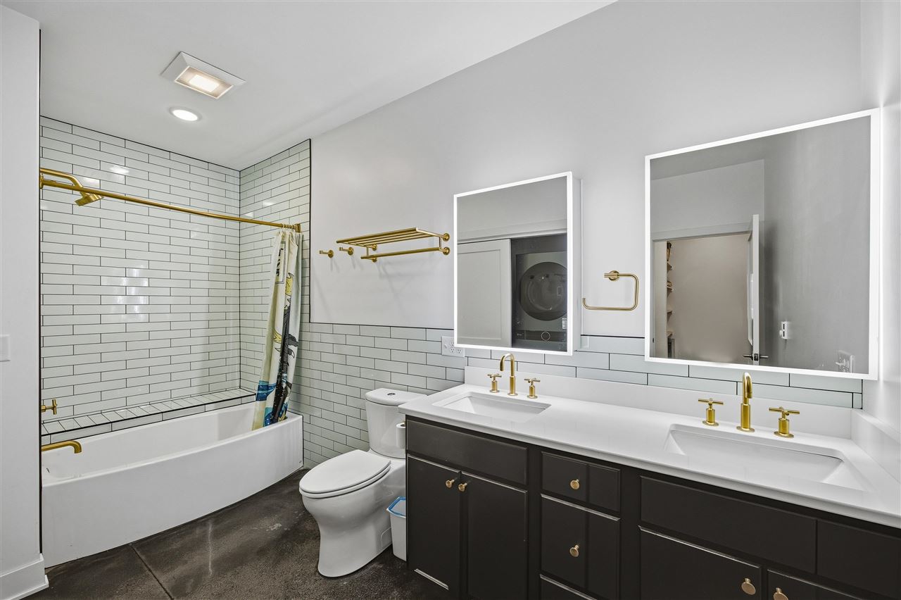 156 Prairie Hill Lane Iowa City IA 52246
