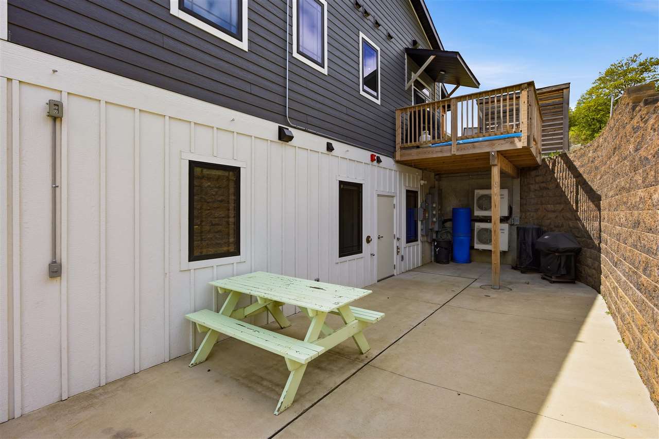 156 Prairie Hill Lane Iowa City IA 52246