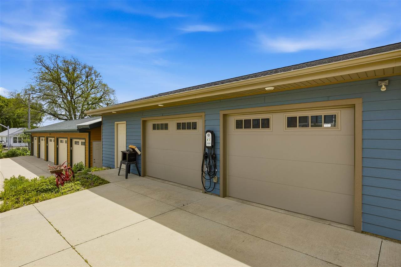 156 Prairie Hill Lane Iowa City IA 52246