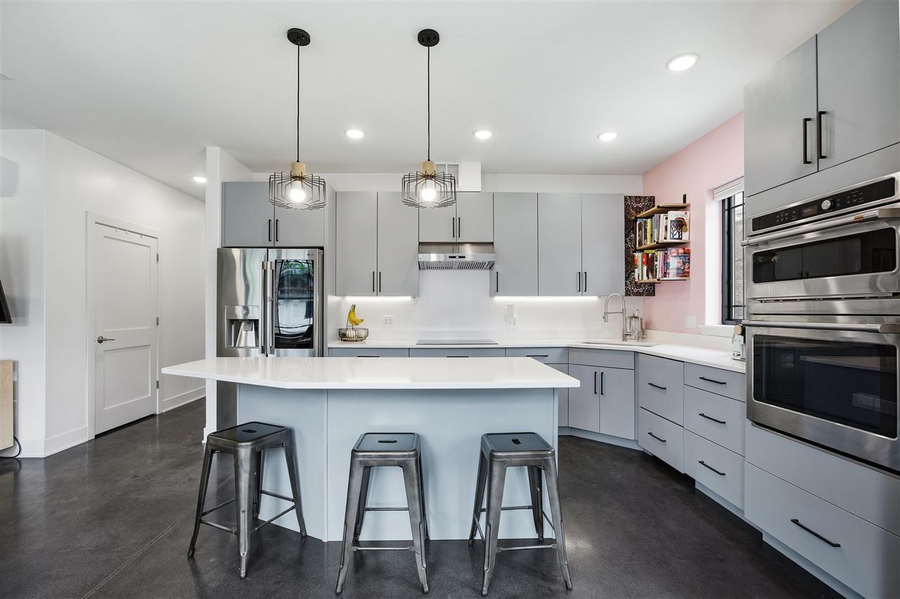 156 Prairie Hill Lane Iowa City IA 52246