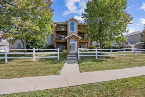 2743 Triple Crown Lane Iowa City IA 52240