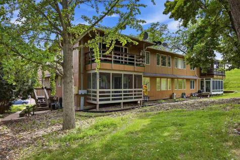 1726 Pikes Peak Court NE Cedar Rapids IA 52402