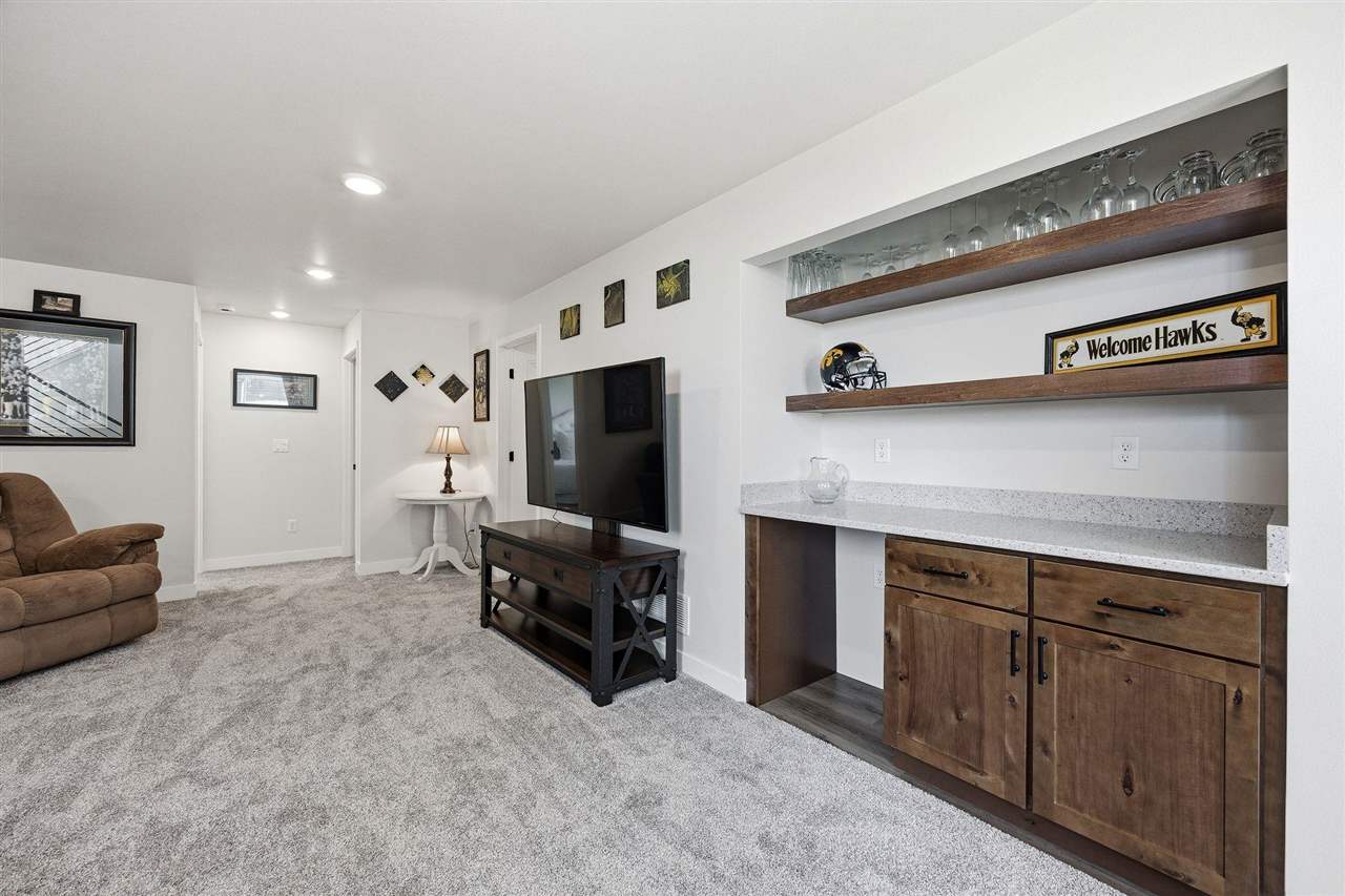 46 Pinnacle Lane Tiffin IA 52340