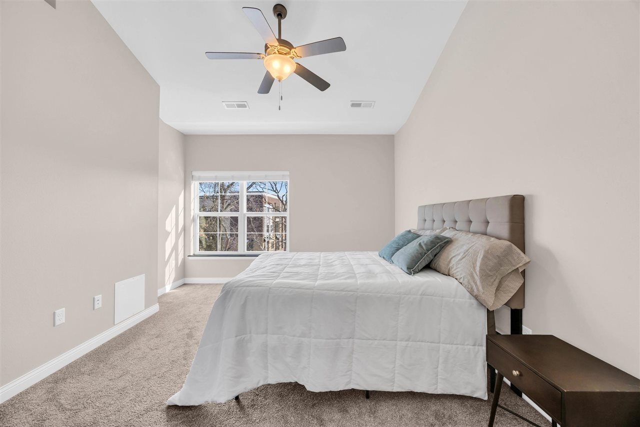 440 3rd Avenue Apt 4 Coralville IA 52241