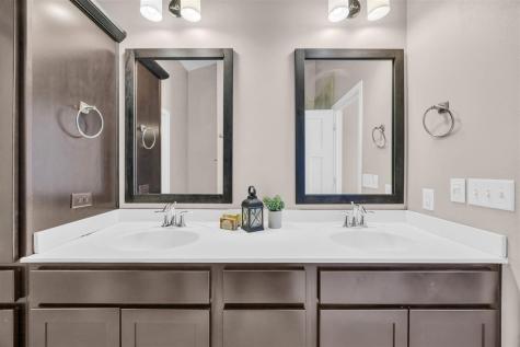 440 3rd Avenue Apt 4 Coralville IA 52241