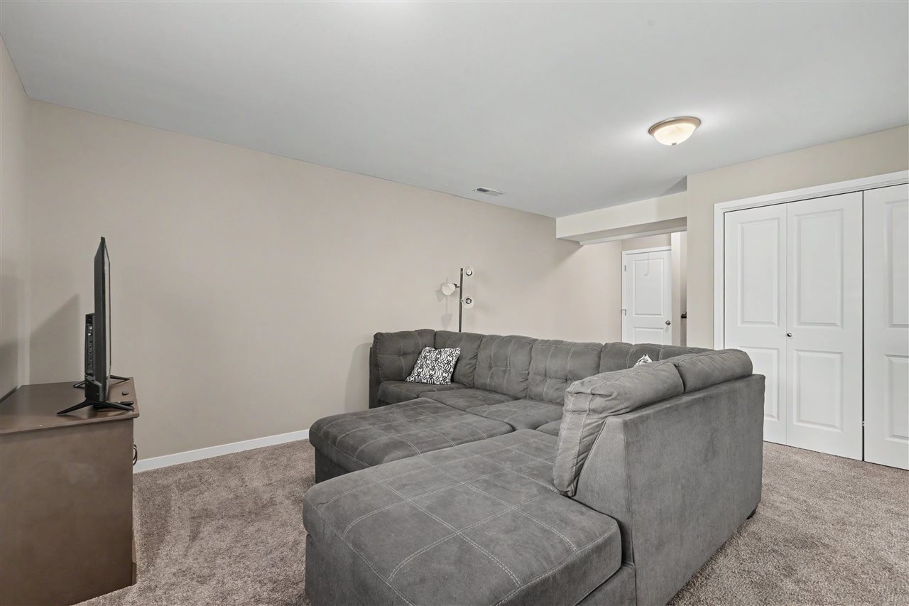 602 Riley Lane West Branch IA 52358