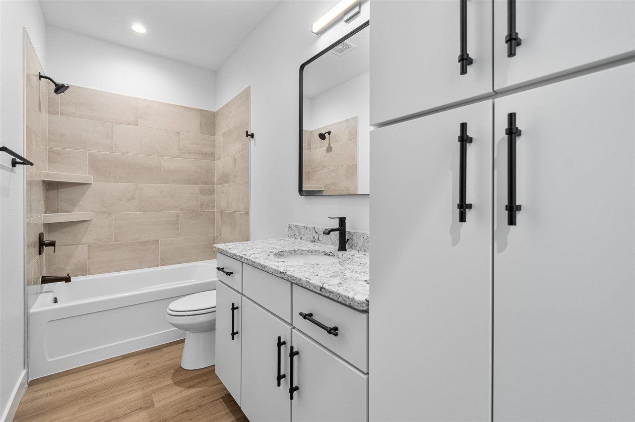 14 Lincoln Avenue #5 Iowa City IA 52246