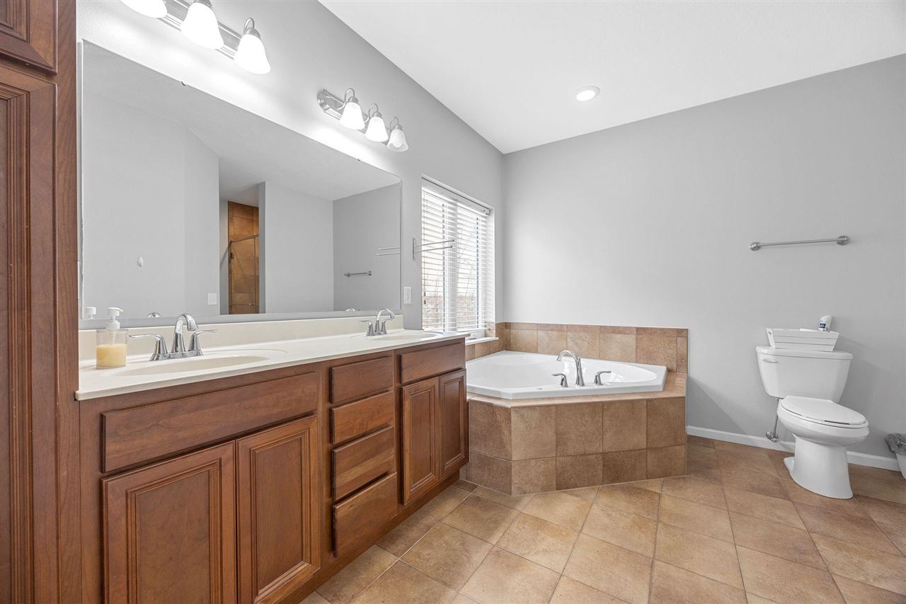 1092 Walnut Avenue Riverside IA 52327