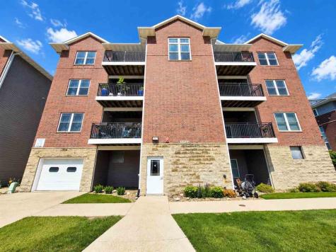 1092 Walnut Avenue Riverside IA 52327