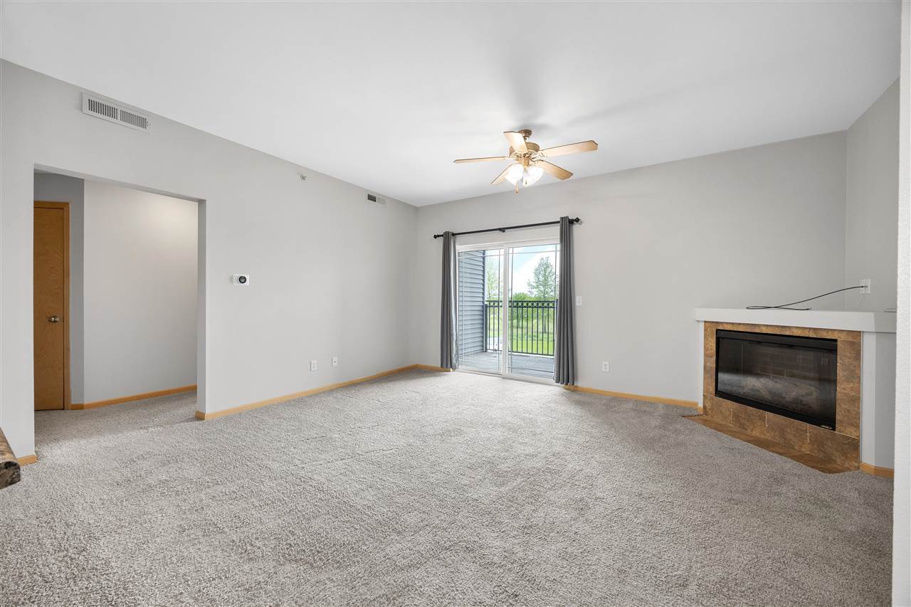 1092 Walnut Avenue Riverside IA 52327