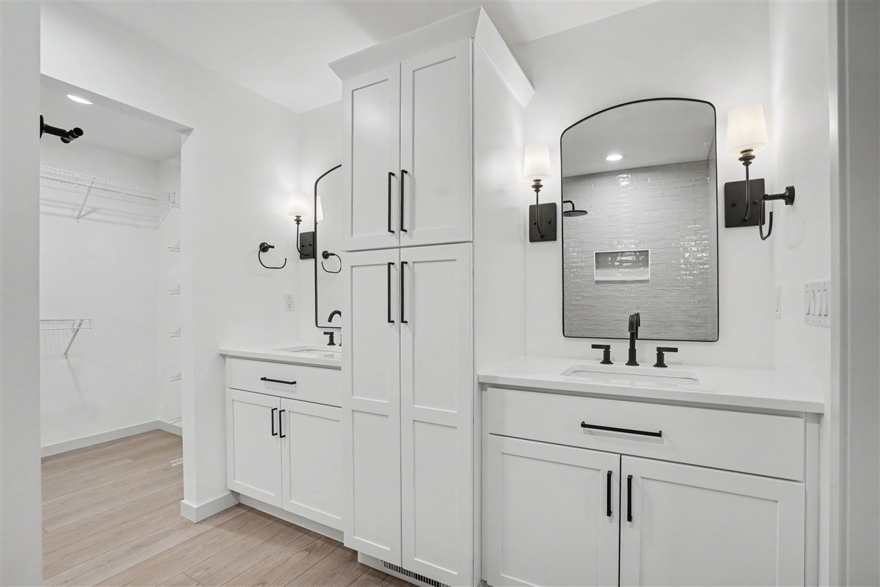 922 Oak Drive Palo IA 52324