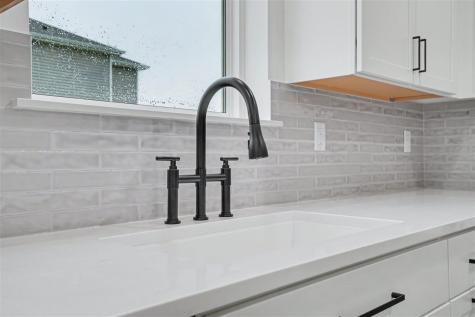 922 Oak Drive Palo IA 52324