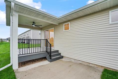 922 Oak Drive Palo IA 52324