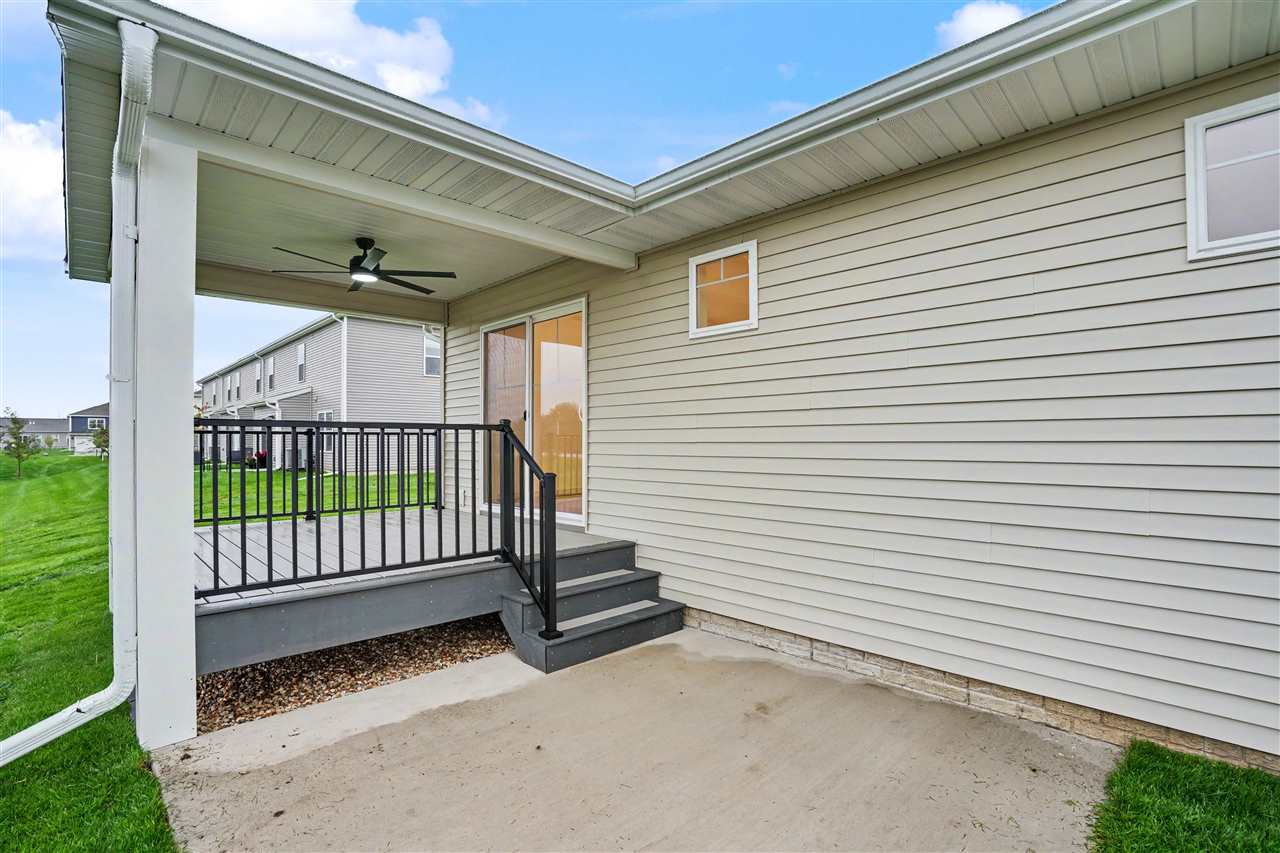 922 Oak Drive Palo IA 52324