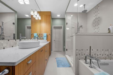 143 Leamer Court Iowa City IA 52246