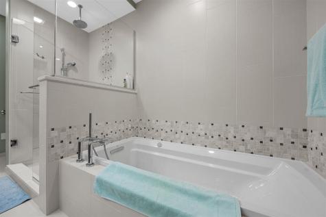 143 Leamer Court Iowa City IA 52246