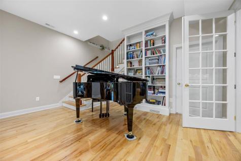 143 Leamer Court Iowa City IA 52246