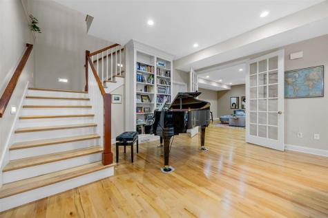 143 Leamer Court Iowa City IA 52246