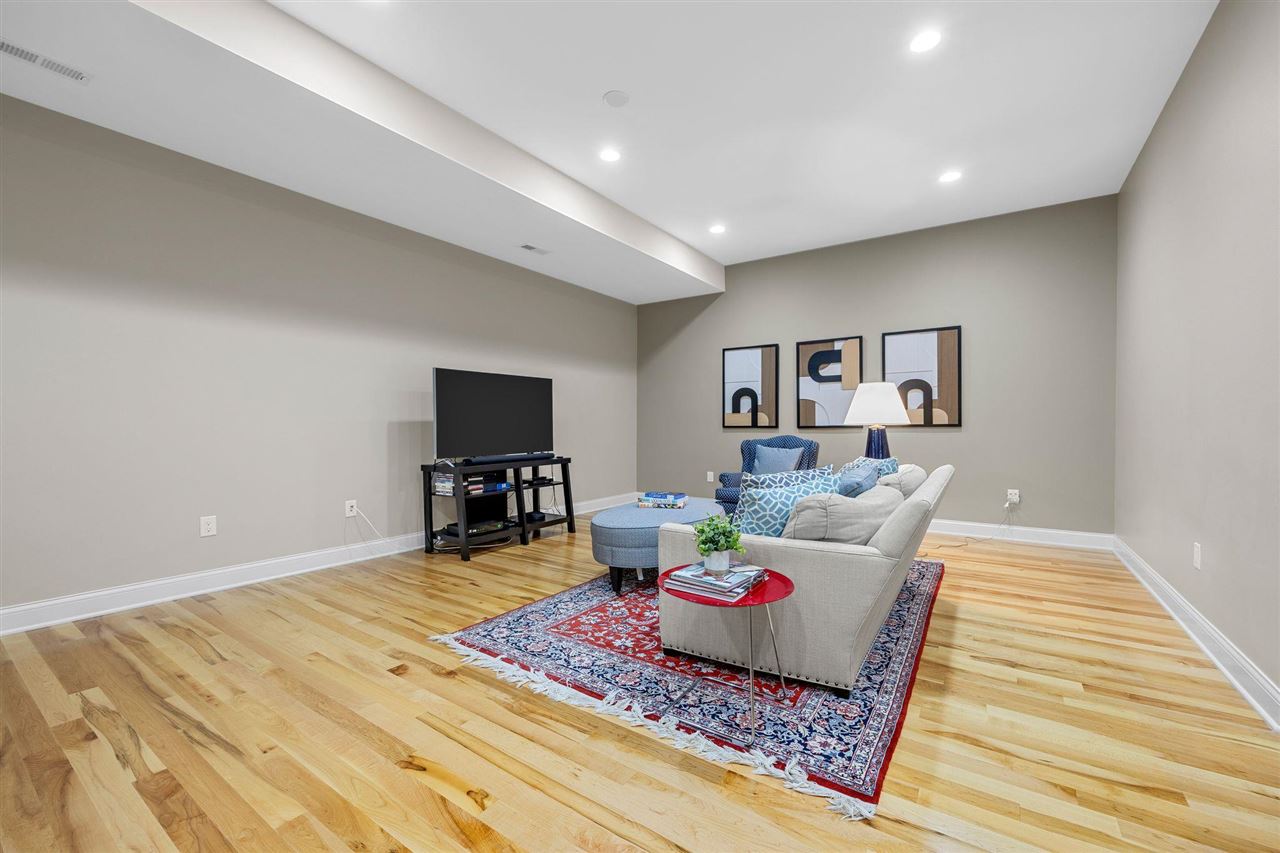 143 Leamer Court Iowa City IA 52246