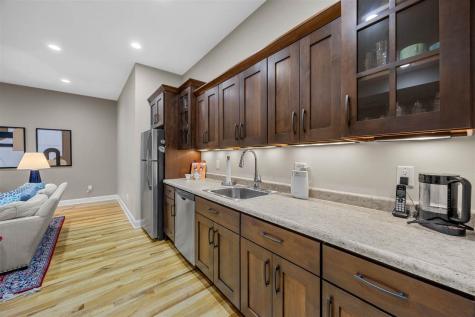 143 Leamer Court Iowa City IA 52246