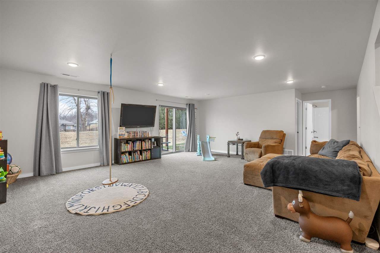 12 Pinnacle Lane Tiffin IA 52340
