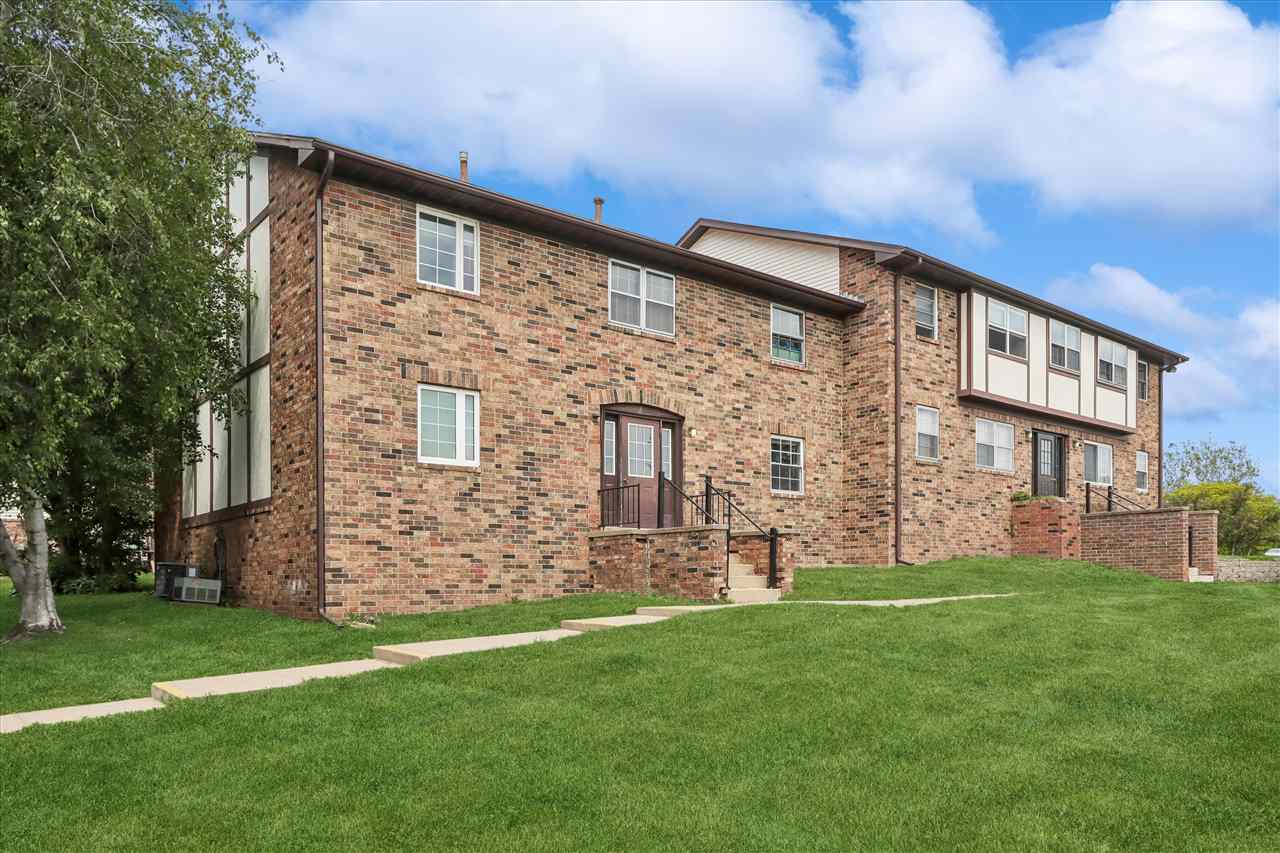 1402 21st Avenue Place Coralville IA 52241