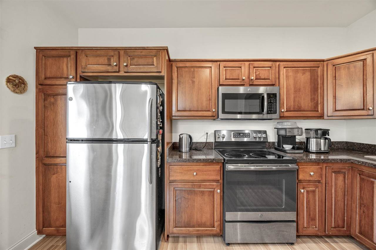 1063 Walker Circle Iowa City IA 52245
