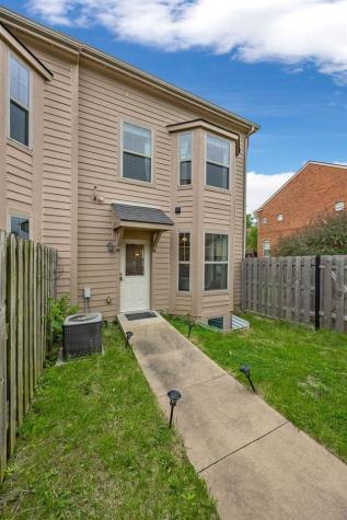1063 Walker Circle Iowa City IA 52245