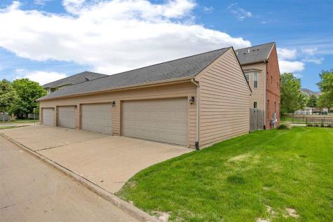 1063 Walker Circle Iowa City IA 52245