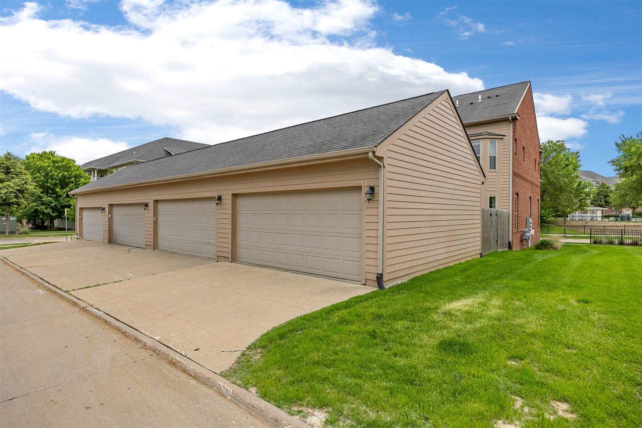 1063 Walker Circle Iowa City IA 52245