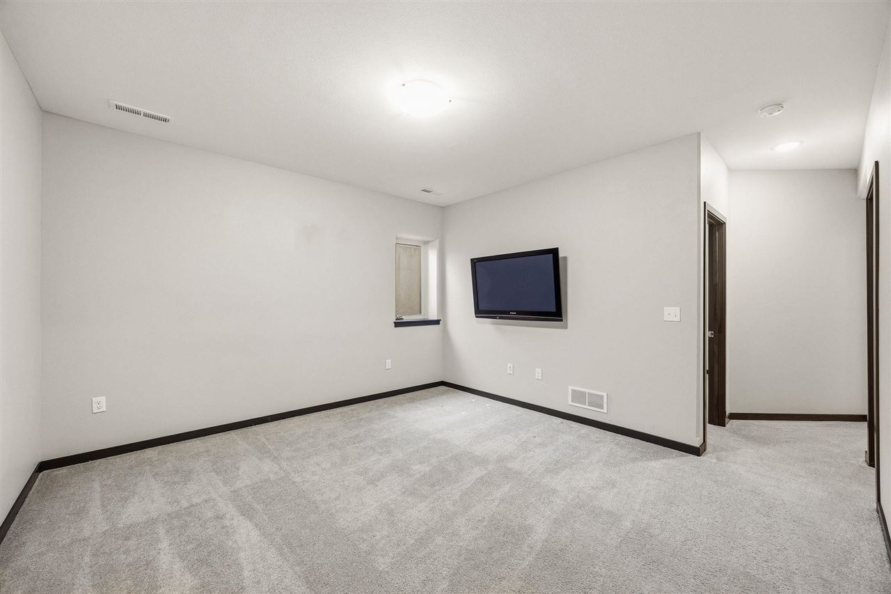 19 Holiday Ridge Lane Coralville IA 52241
