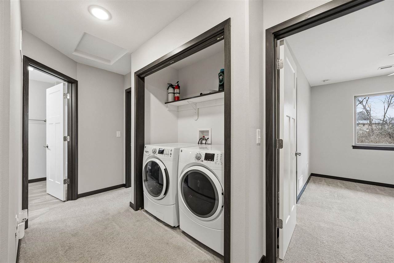 19 Holiday Ridge Lane Coralville IA 52241