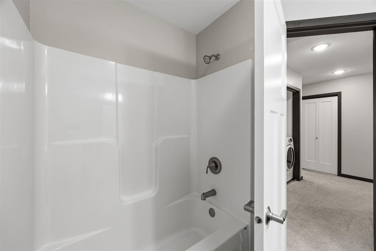19 Holiday Ridge Lane Coralville IA 52241