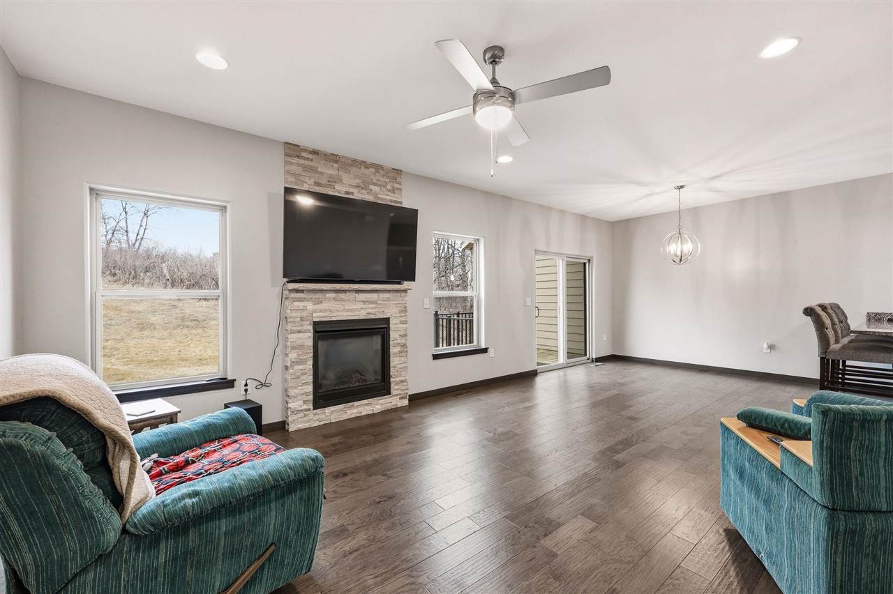 19 Holiday Ridge Lane Coralville IA 52241