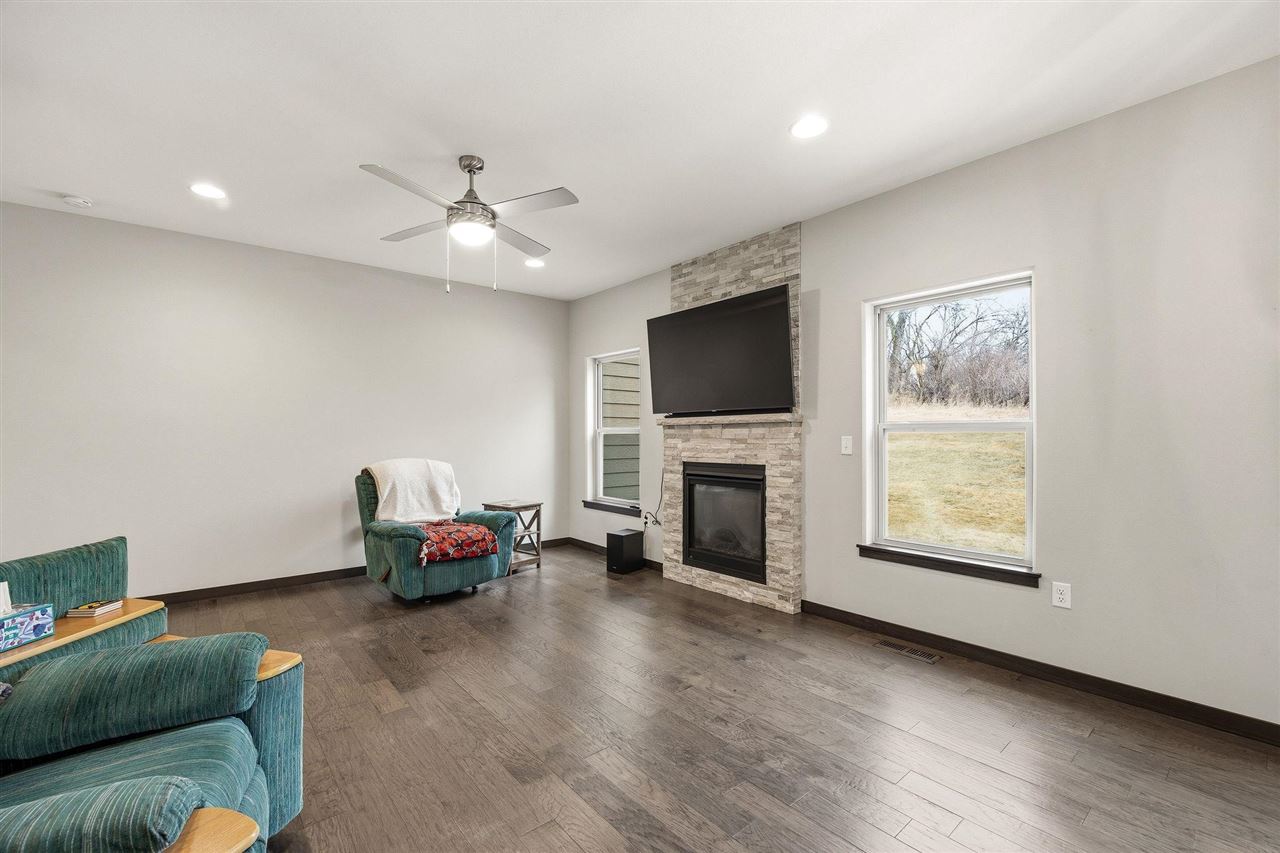 19 Holiday Ridge Lane Coralville IA 52241