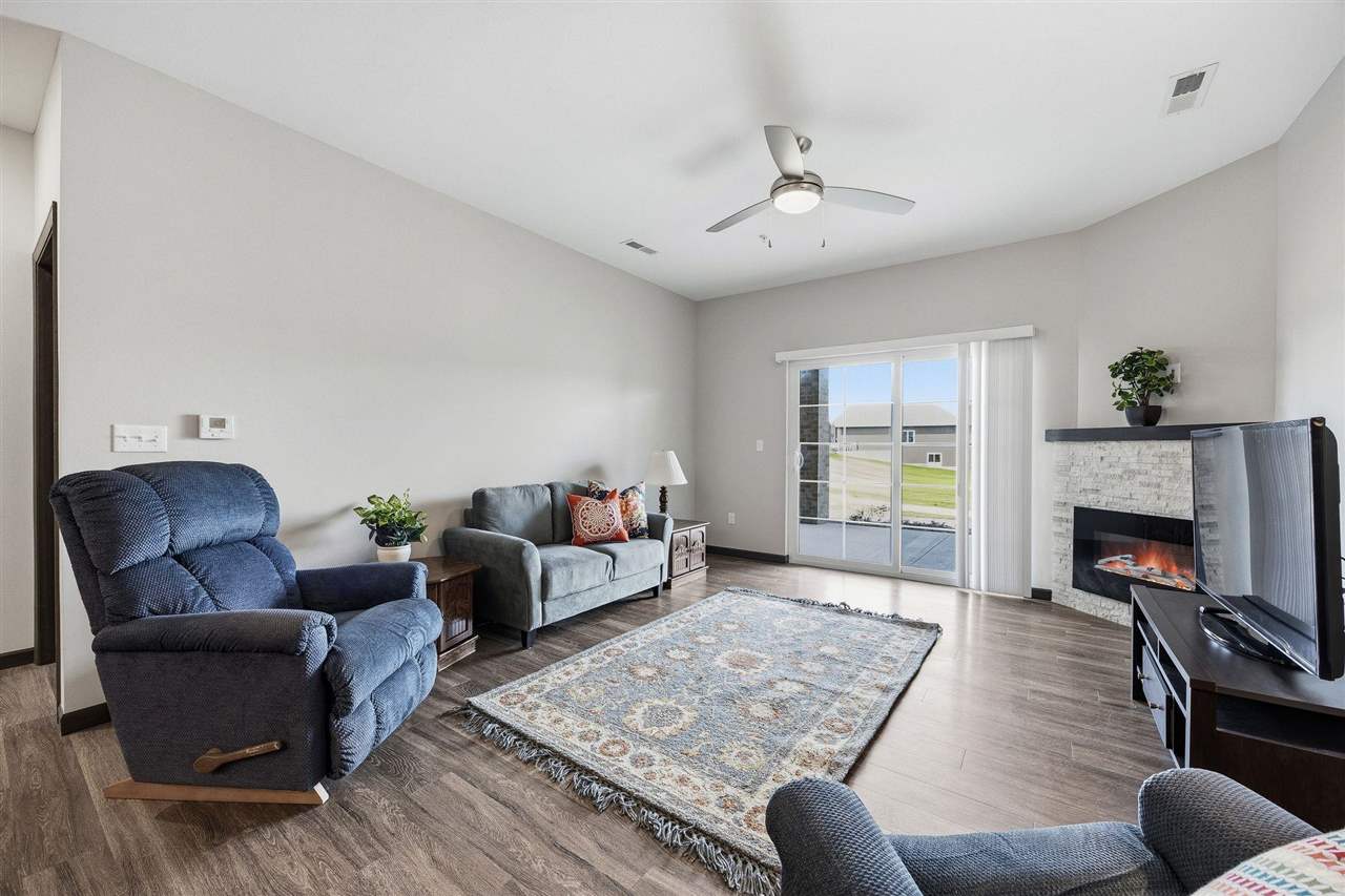 2871 Spring Rose Circle Coralville IA 52241
