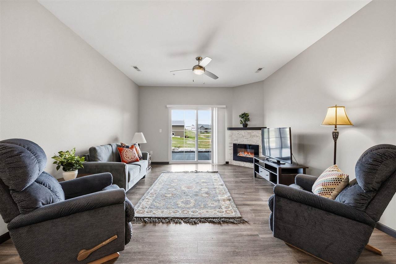 2871 Spring Rose Circle Coralville IA 52241