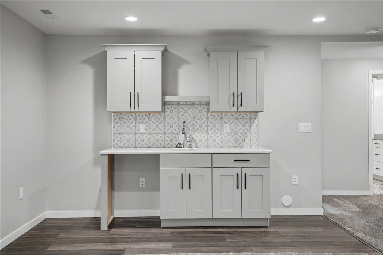 1083 Dubs Drive Iowa City IA 52246
