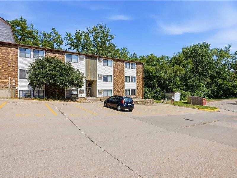 812 Benton Drive #14 Iowa City IA 52246